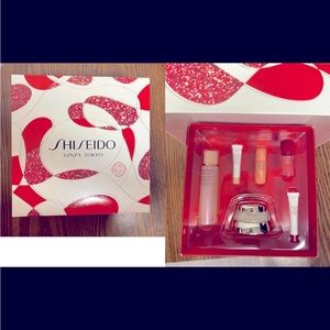 Shiseido Gift Set Mother’s Day *Free bag with purchase